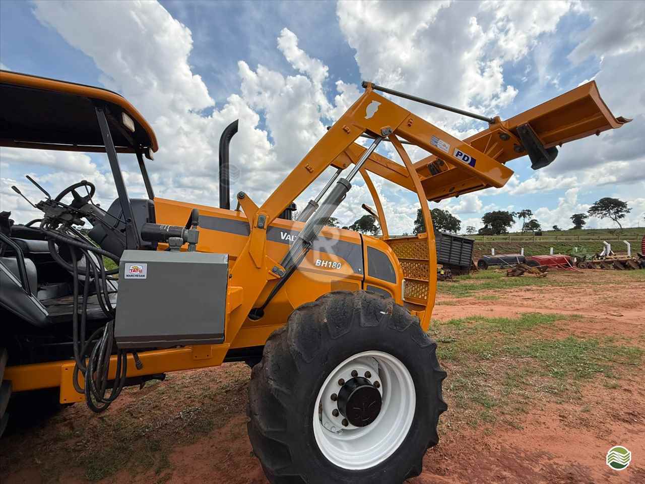 TRATOR VALTRA VALTRA BH 180 Tração 4x4 CR Máquinas Agrícolas CASSILANDIA MATO GROSSO DO SUL MS